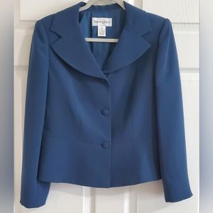Bloomingdale's Three Button Blazer. Size 12 Pettite